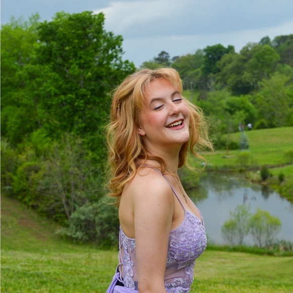 Meet your Posher, Sienna - Picture 3 of 3